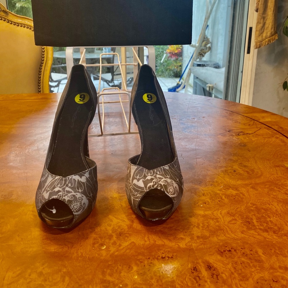 Ladies shoes